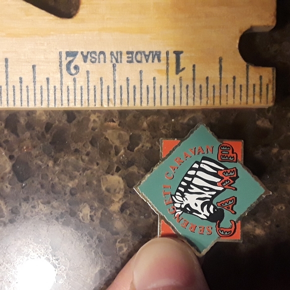 Serengeti Caravan Camp Disney Trading Pin - Picture 1 of 4